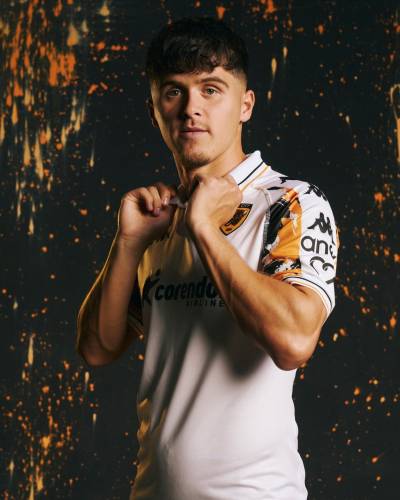 hull_city_24_25_kappa_away_kit_c.jpg